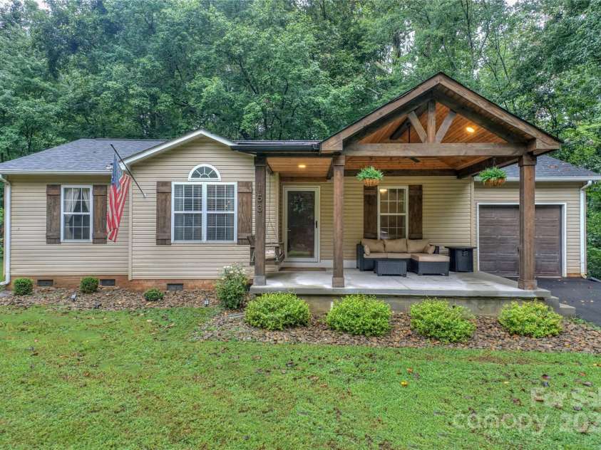 153 Creek Branch Drive, Mooresville, NC 28115.  MLS# CAR4289414, YatesRealty ID 33708. 