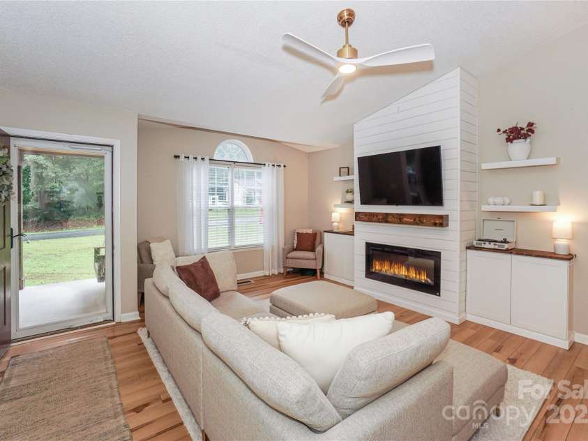 153 Creek Branch Drive, Mooresville, NC 28115.  MLS# CAR4289414, YatesRealty ID 33708. 