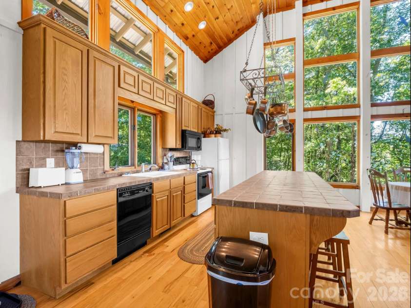 182 Antler Ridge, Rosman, NC 28772.  MLS# CAR4397781, YatesRealty ID 33708. 