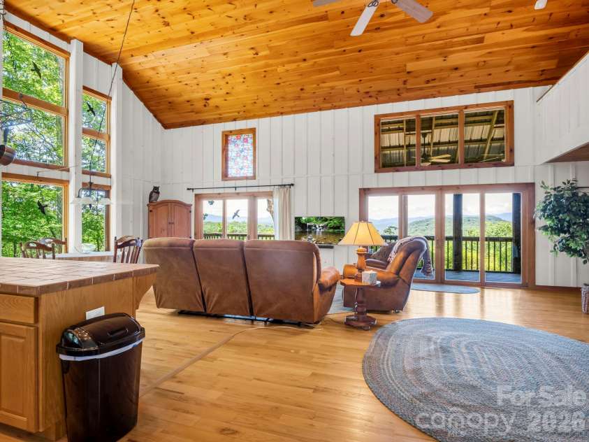 182 Antler Ridge, Rosman, NC 28772.  MLS# CAR4397781, YatesRealty ID 33708. 