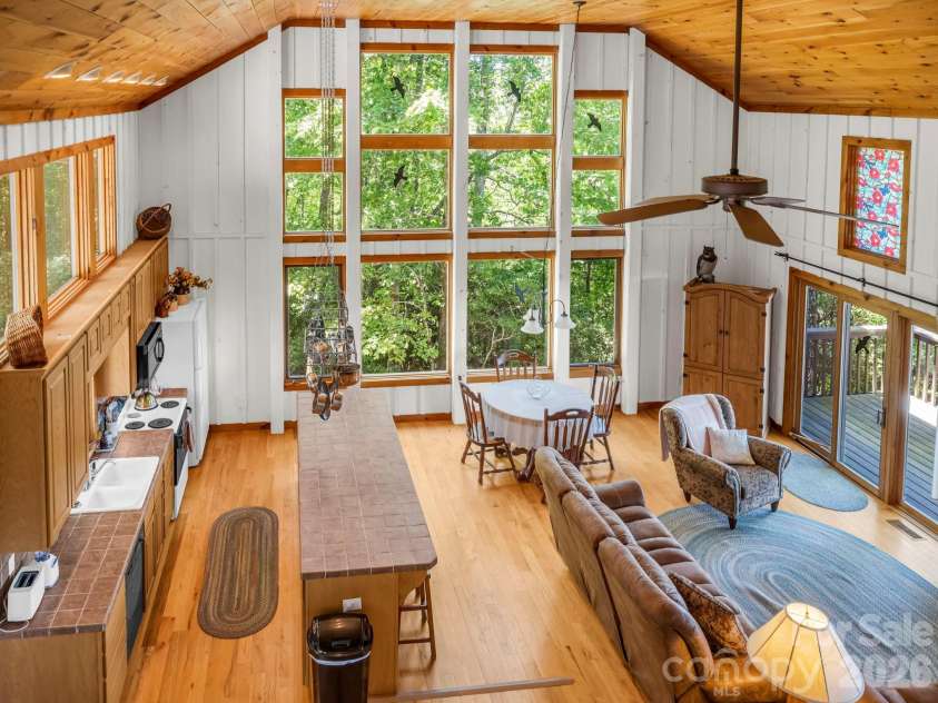 182 Antler Ridge, Rosman, NC 28772.  MLS# CAR4397781, YatesRealty ID 33708. 