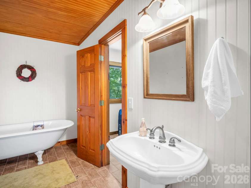 182 Antler Ridge, Rosman, NC 28772.  MLS# CAR4397781, YatesRealty ID 33708. 