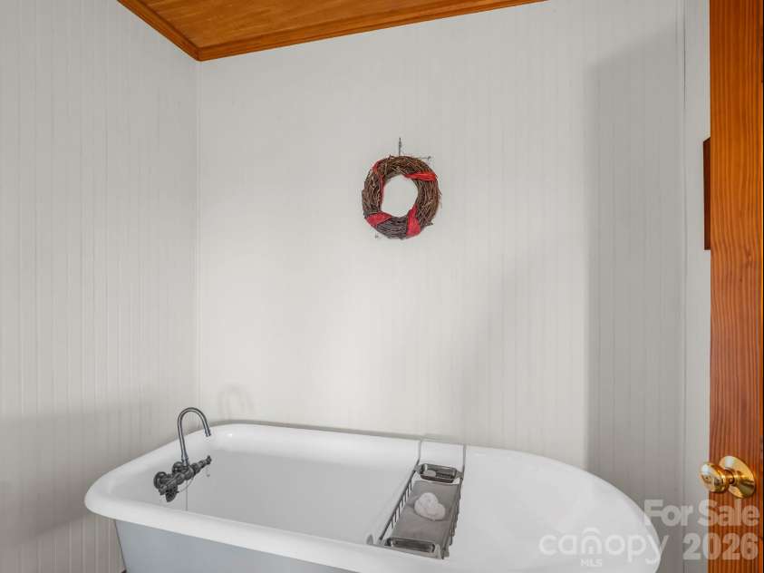 182 Antler Ridge, Rosman, NC 28772.  MLS# CAR4397781, YatesRealty ID 33708. 
