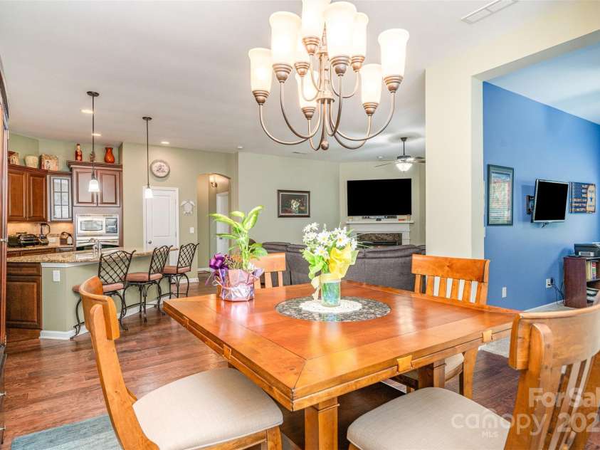 11132 Warfield Avenue, Huntersville, NC 28078.  MLS# CAR4289765, YatesRealty ID 33709. Dining Area/Kitchen