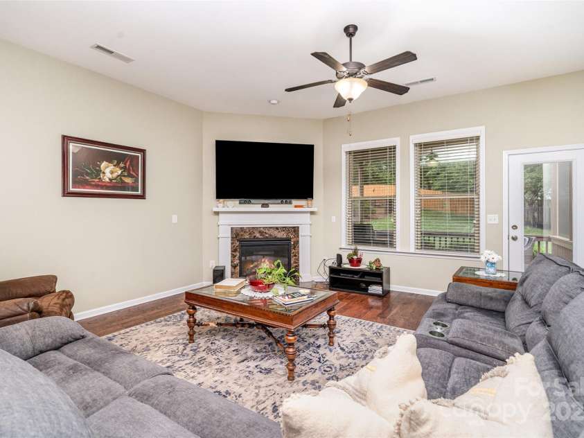 11132 Warfield Avenue, Huntersville, NC 28078.  MLS# CAR4289765, YatesRealty ID 33709. Living Room