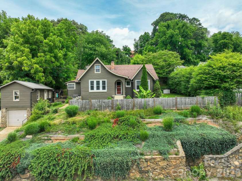 385 Pisgah Drive, Canton, NC 28716.  MLS# CAR4377431, YatesRealty ID 33709. 