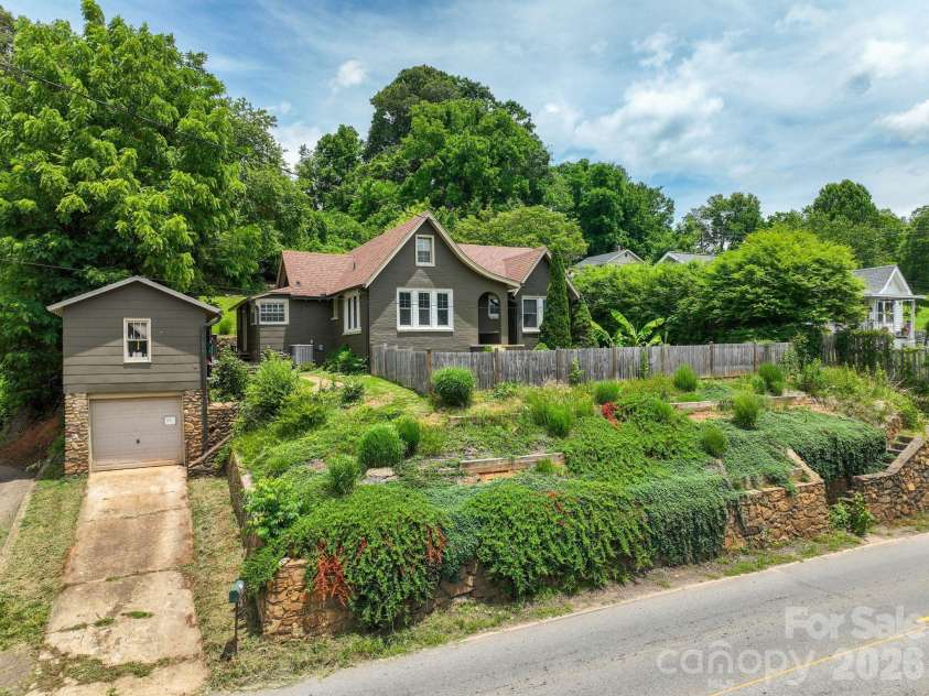 385 Pisgah Drive, Canton, NC 28716.  MLS# CAR4377431, YatesRealty ID 33709. 