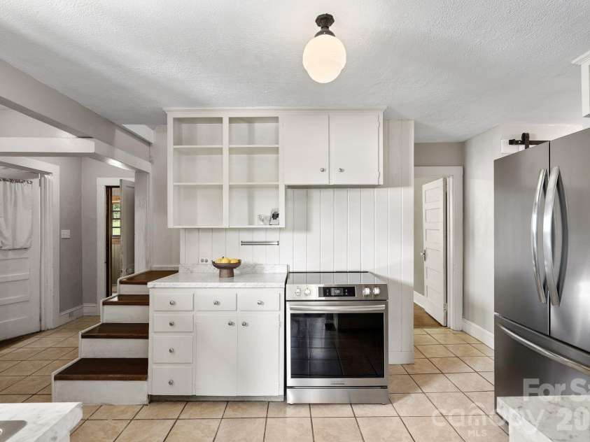 385 Pisgah Drive, Canton, NC 28716.  MLS# CAR4377431, YatesRealty ID 33709. 