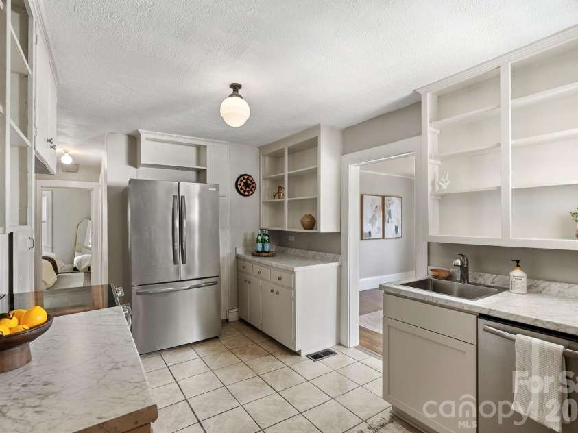 385 Pisgah Drive, Canton, NC 28716.  MLS# CAR4377431, YatesRealty ID 33709. 