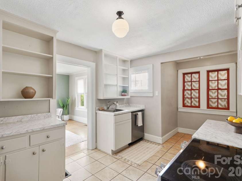 385 Pisgah Drive, Canton, NC 28716.  MLS# CAR4377431, YatesRealty ID 33709. 