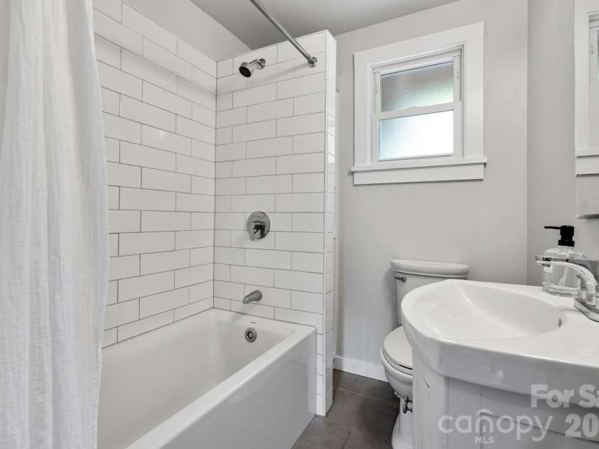 385 Pisgah Drive, Canton, NC 28716.  MLS# CAR4377431, YatesRealty ID 33709. 