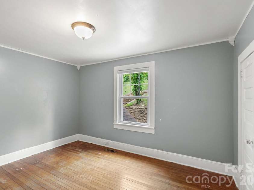 385 Pisgah Drive, Canton, NC 28716.  MLS# CAR4377431, YatesRealty ID 33709. 