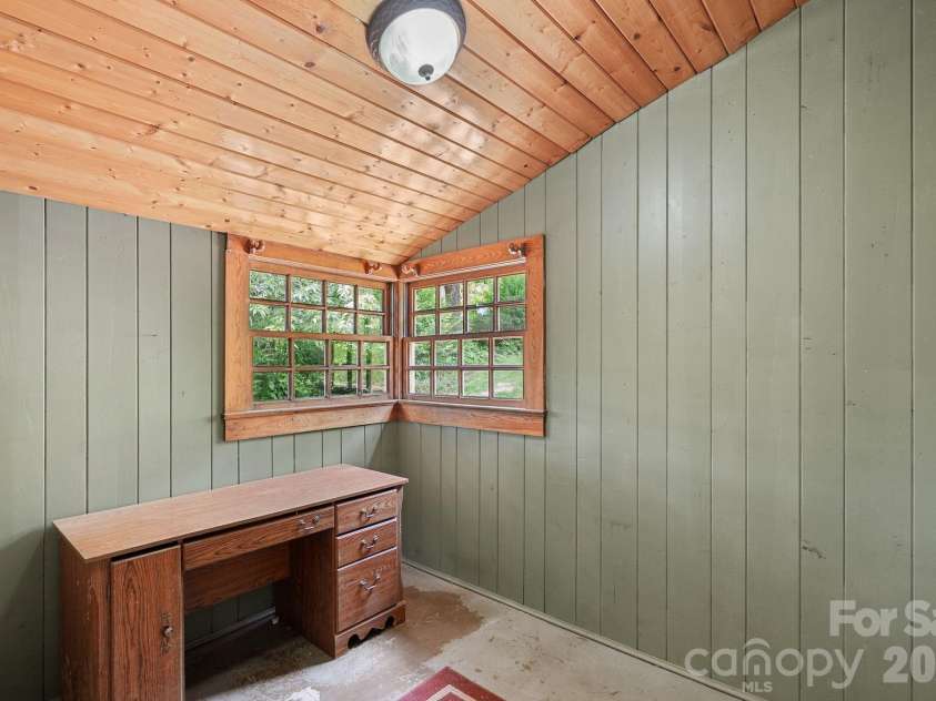 385 Pisgah Drive, Canton, NC 28716.  MLS# CAR4377431, YatesRealty ID 33709. 
