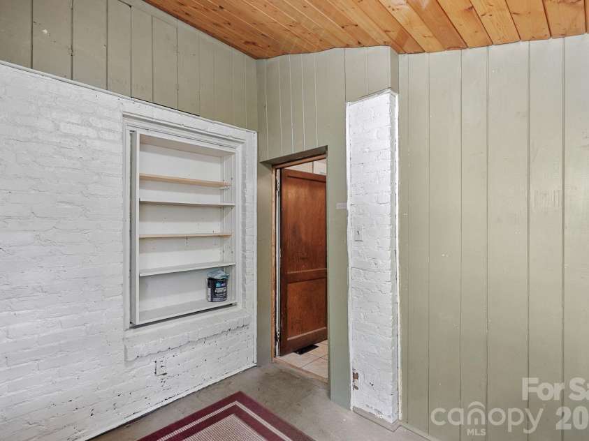 385 Pisgah Drive, Canton, NC 28716.  MLS# CAR4377431, YatesRealty ID 33709. 