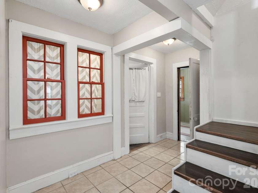 385 Pisgah Drive, Canton, NC 28716.  MLS# CAR4377431, YatesRealty ID 33709. 