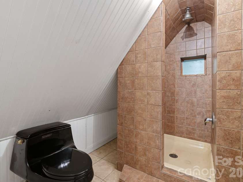 385 Pisgah Drive, Canton, NC 28716.  MLS# CAR4377431, YatesRealty ID 33709. 