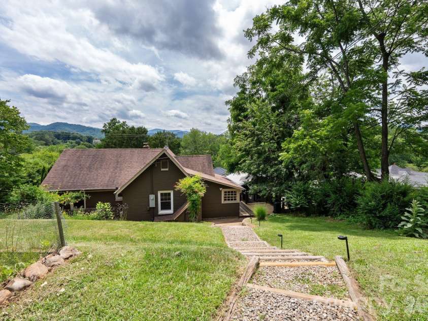 385 Pisgah Drive, Canton, NC 28716.  MLS# CAR4377431, YatesRealty ID 33709. 
