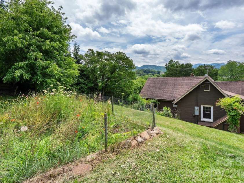 385 Pisgah Drive, Canton, NC 28716.  MLS# CAR4377431, YatesRealty ID 33709. 