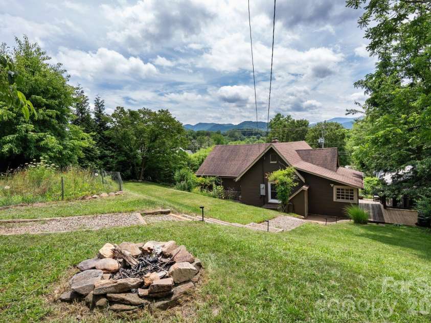 385 Pisgah Drive, Canton, NC 28716.  MLS# CAR4377431, YatesRealty ID 33709. 
