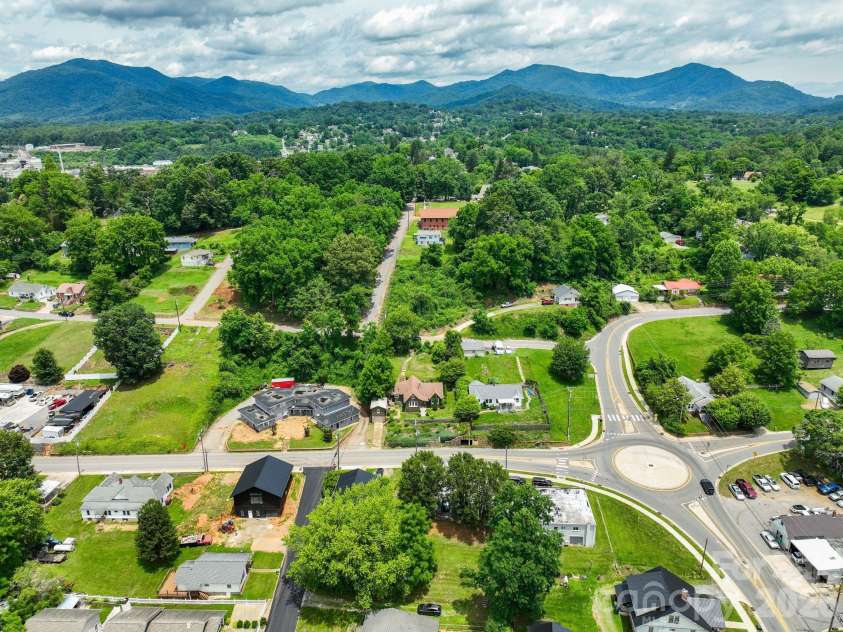 385 Pisgah Drive, Canton, NC 28716.  MLS# CAR4377431, YatesRealty ID 33709. 
