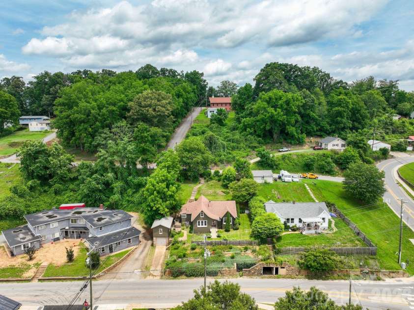 385 Pisgah Drive, Canton, NC 28716.  MLS# CAR4377431, YatesRealty ID 33709. 