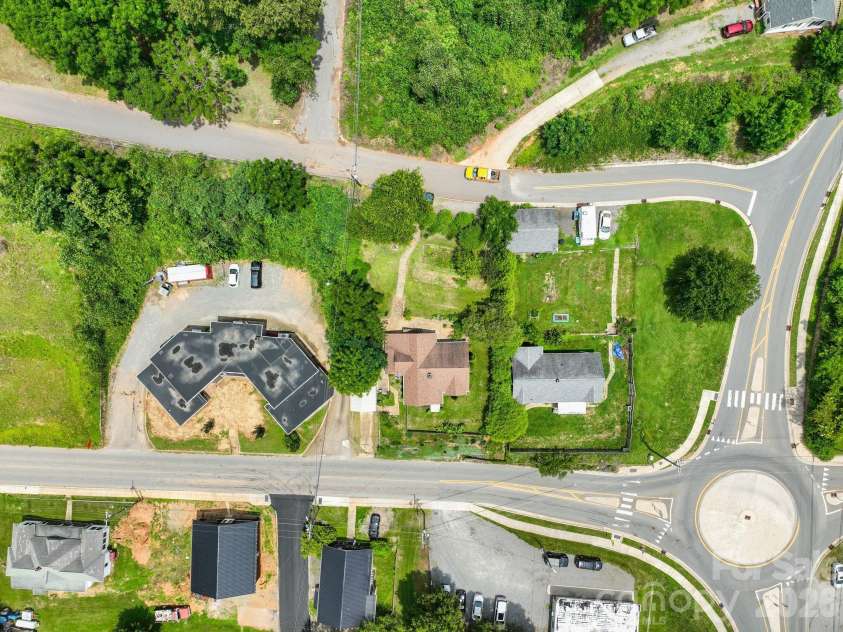 385 Pisgah Drive, Canton, NC 28716.  MLS# CAR4377431, YatesRealty ID 33709. 