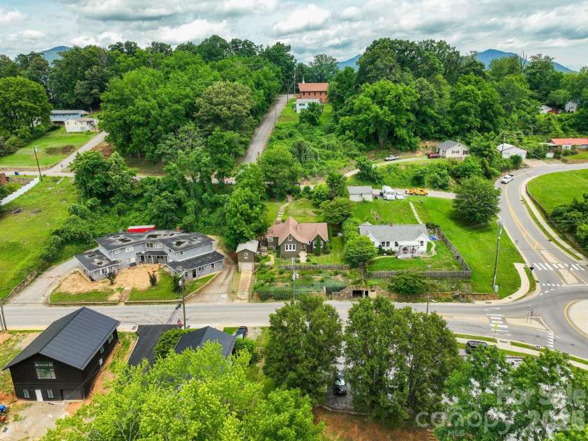 385 Pisgah Drive, Canton, NC 28716.  MLS# CAR4377431, YatesRealty ID 33709. 