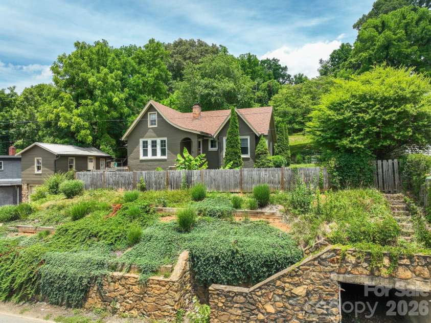 385 Pisgah Drive, Canton, NC 28716.  MLS# CAR4377431, YatesRealty ID 33709. 