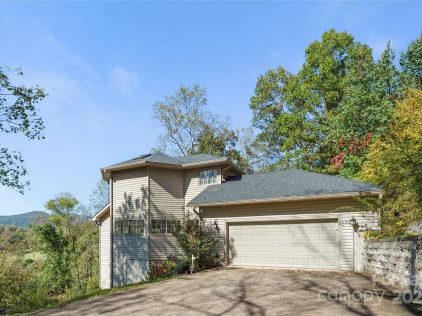 108 June Court, Lake Lure, NC 28746.  MLS# CAR4314287, YatesRealty ID 3371. 