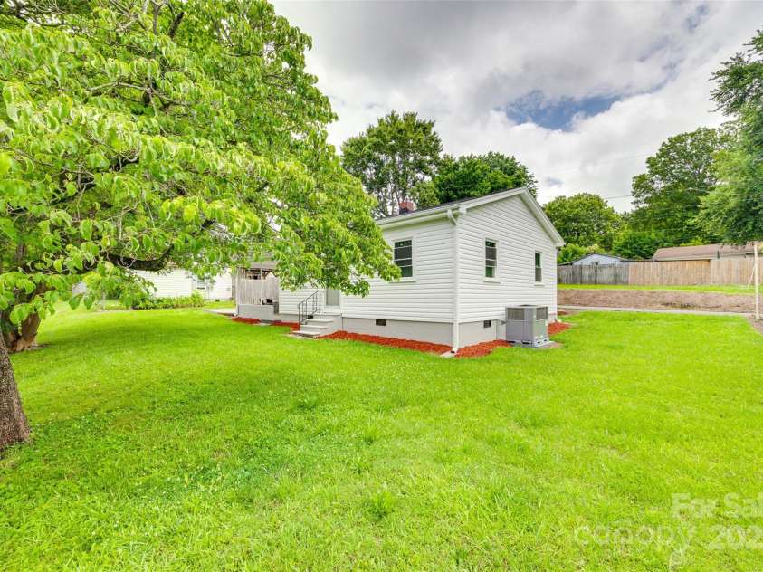 814 Grace Street, Kings Mountain, NC 28086.  MLS# CAR4273120, YatesRealty ID 3371. 