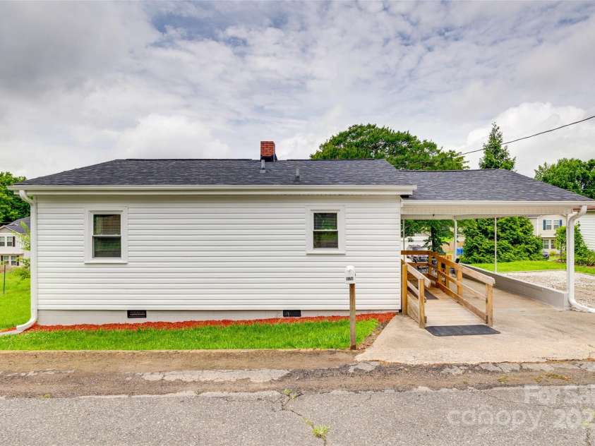 814 Grace Street, Kings Mountain, NC 28086.  MLS# CAR4273120, YatesRealty ID 3371. 