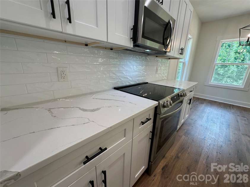 907 Orangewood Street, Kannapolis, NC 28081.  MLS# CAR4395518, YatesRealty ID 33710. Quartz Kitchen