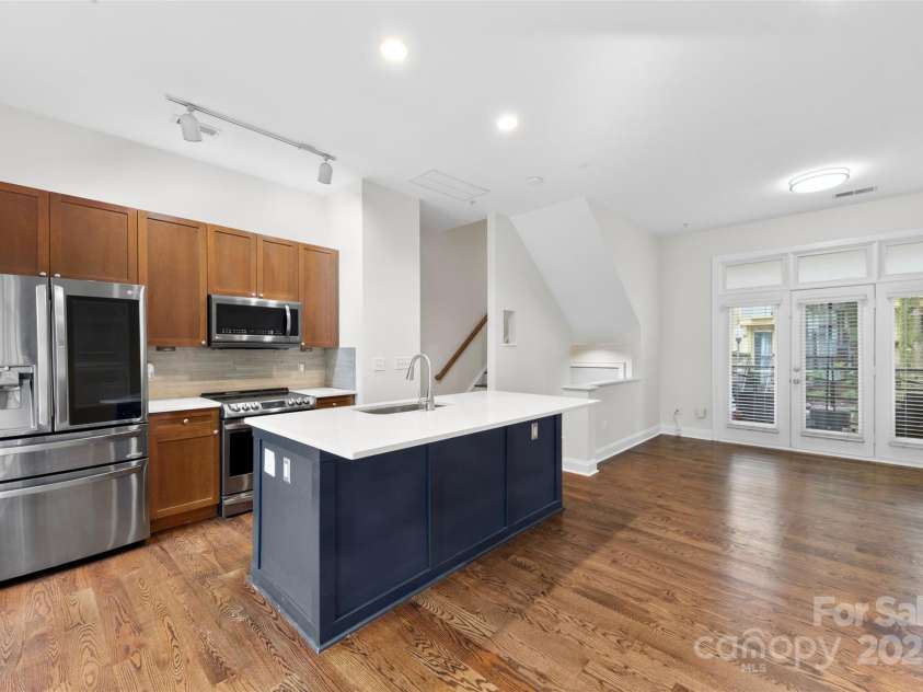 928 Garden District Drive, Charlotte, NC 28202.  MLS# CAR4284349, YatesRealty ID 33710. 