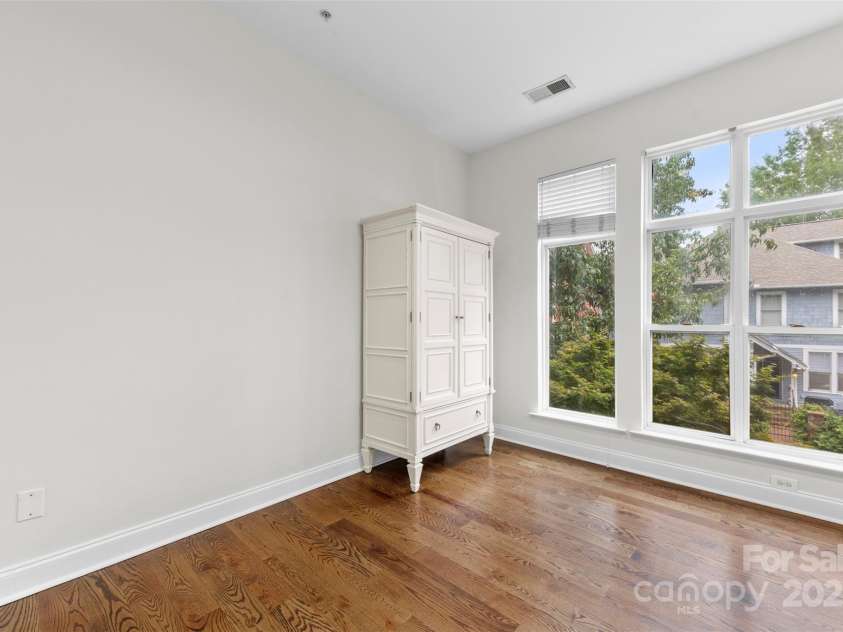 928 Garden District Drive, Charlotte, NC 28202.  MLS# CAR4284349, YatesRealty ID 33710. 