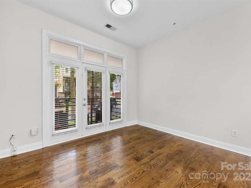 928 Garden District Drive, Charlotte, NC 28202.  MLS# CAR4284349, YatesRealty ID 33710. 