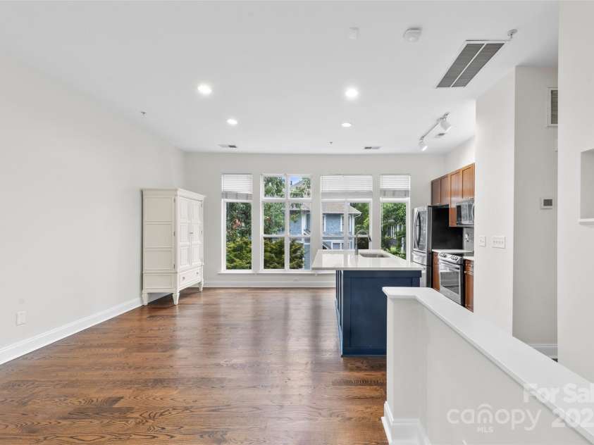 928 Garden District Drive, Charlotte, NC 28202.  MLS# CAR4284349, YatesRealty ID 33710. 