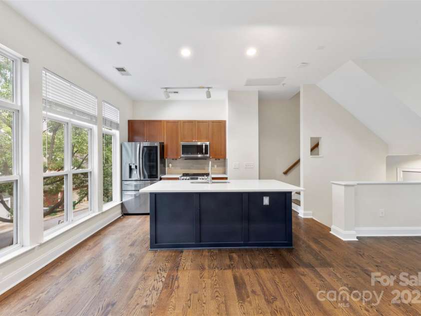 928 Garden District Drive, Charlotte, NC 28202.  MLS# CAR4284349, YatesRealty ID 33710. 