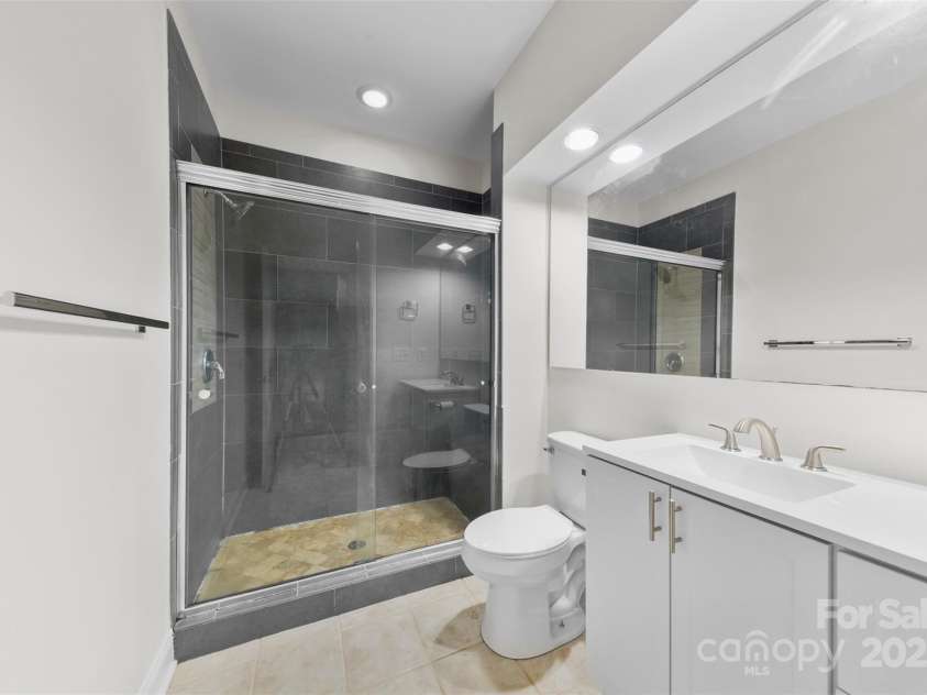 928 Garden District Drive, Charlotte, NC 28202.  MLS# CAR4284349, YatesRealty ID 33710. 