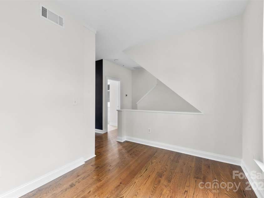 928 Garden District Drive, Charlotte, NC 28202.  MLS# CAR4284349, YatesRealty ID 33710. 