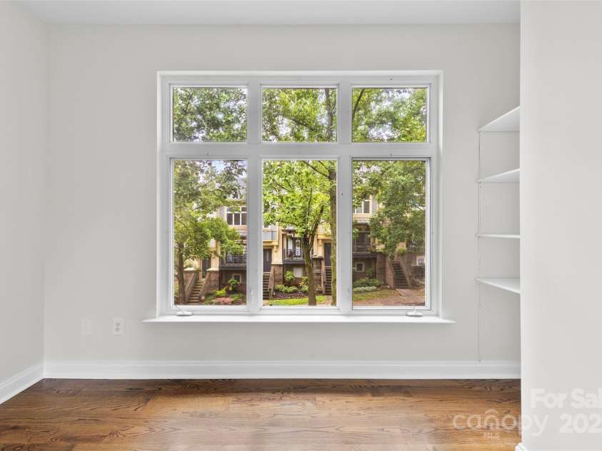 928 Garden District Drive, Charlotte, NC 28202.  MLS# CAR4284349, YatesRealty ID 33710. 