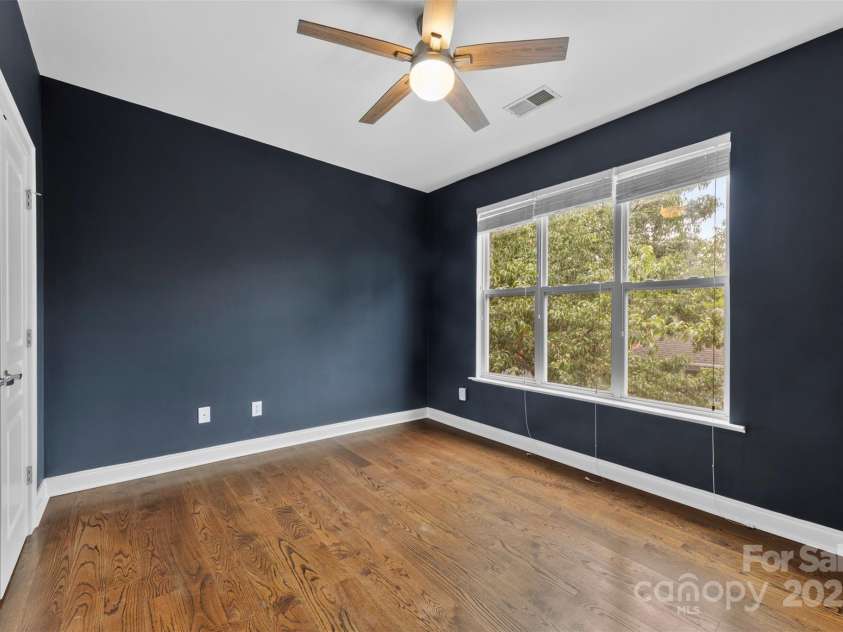 928 Garden District Drive, Charlotte, NC 28202.  MLS# CAR4284349, YatesRealty ID 33710. 