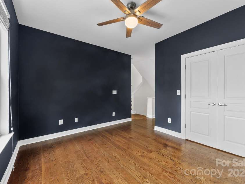 928 Garden District Drive, Charlotte, NC 28202.  MLS# CAR4284349, YatesRealty ID 33710. 