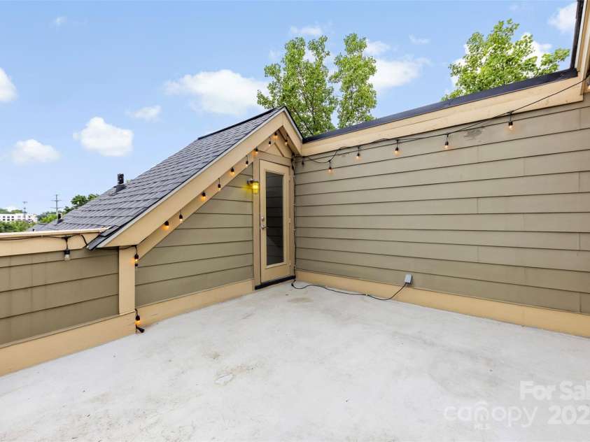 928 Garden District Drive, Charlotte, NC 28202.  MLS# CAR4284349, YatesRealty ID 33710. 