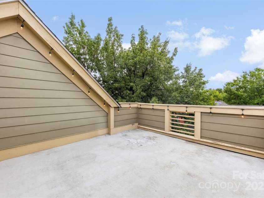 928 Garden District Drive, Charlotte, NC 28202.  MLS# CAR4284349, YatesRealty ID 33710. 