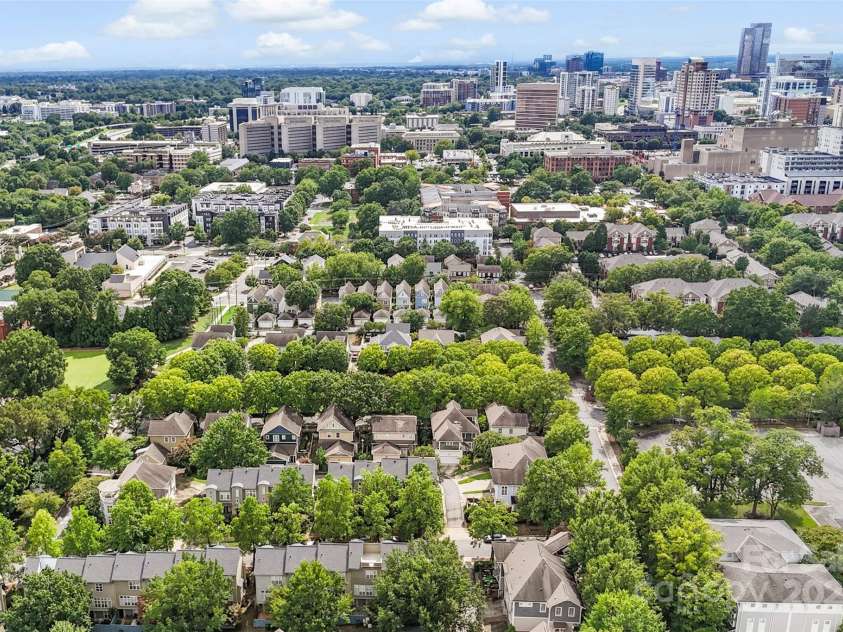 928 Garden District Drive, Charlotte, NC 28202.  MLS# CAR4284349, YatesRealty ID 33710. 