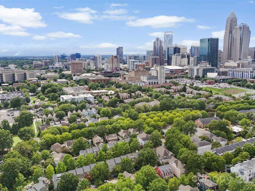 928 Garden District Drive, Charlotte, NC 28202.  MLS# CAR4284349, YatesRealty ID 33710. 