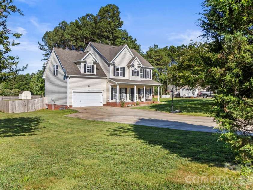 135 Painted Bunting Drive, Troutman, NC 28166.  MLS# CAR4396149, YatesRealty ID 33711. 