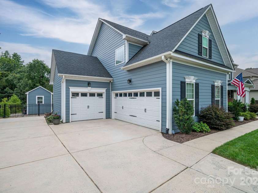 7228 Stableford Lane, Stanley, NC 28164.  MLS# CAR4291936, YatesRealty ID 33711. Oversize garage space