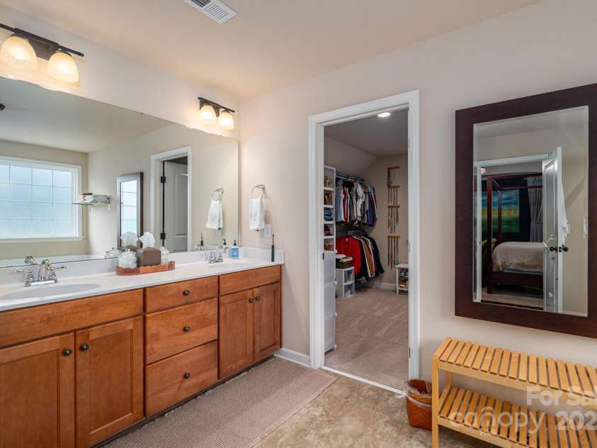 7228 Stableford Lane, Stanley, NC 28164.  MLS# CAR4291936, YatesRealty ID 33711. Primary Bath