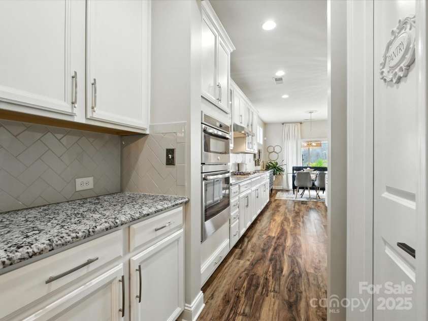 2033 Folkstone Lane, Lancaster, SC 29720.  MLS# CAR4287306, YatesRealty ID 33712. Butlers Pantry that services Dining Room to Kitchen